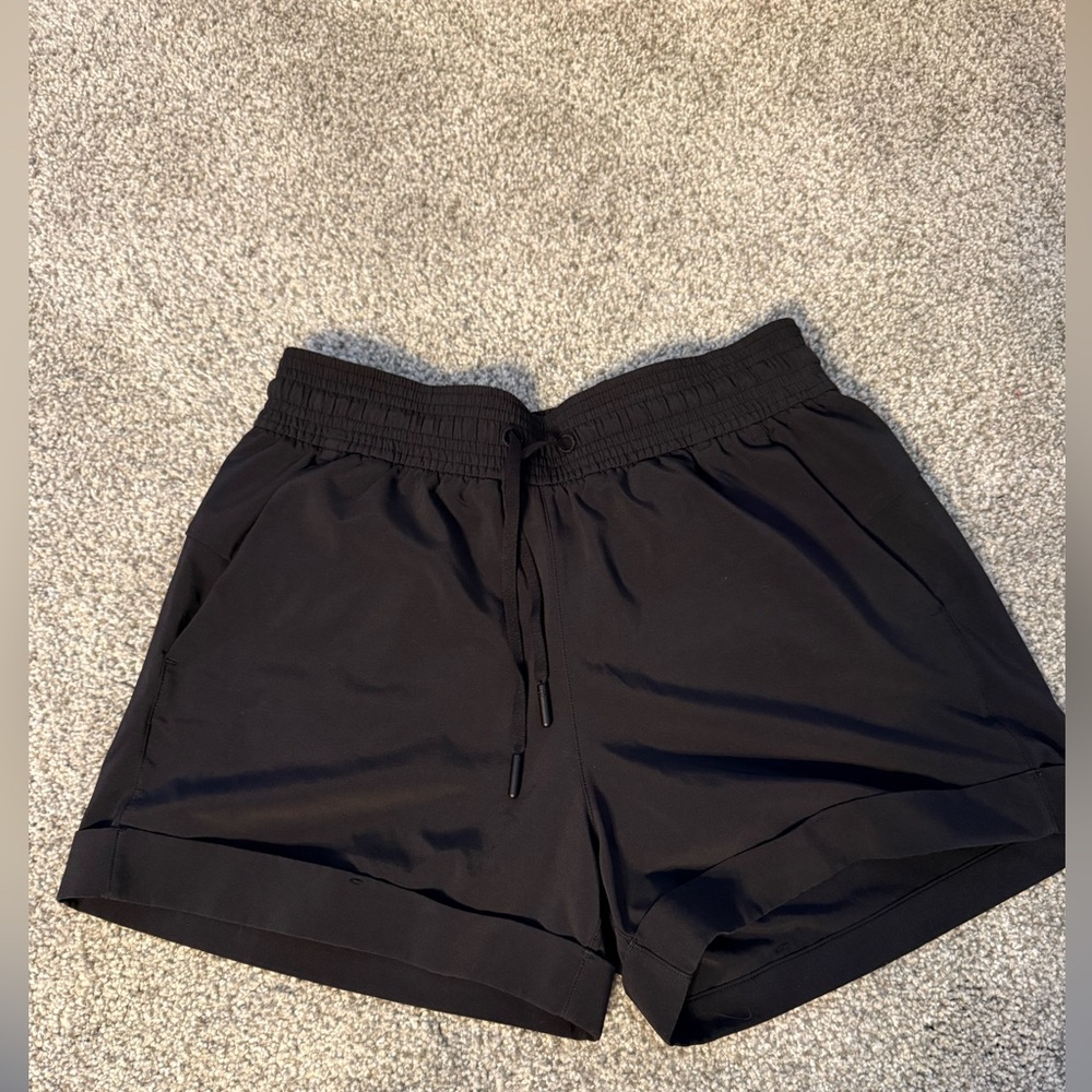Lululemon Shorts Womens Spring Break Away 3’ Cuffed Pockets Drawstring.
